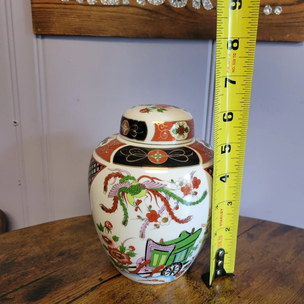 Vintage Japanese Imari hand painted porcelain ginger jar - Picture 12 of 14